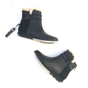 SOREL HARLOW shearling waterproof booties 9